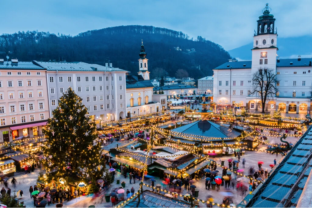 Marché de Noël dans le centre historique de Salzbourg.