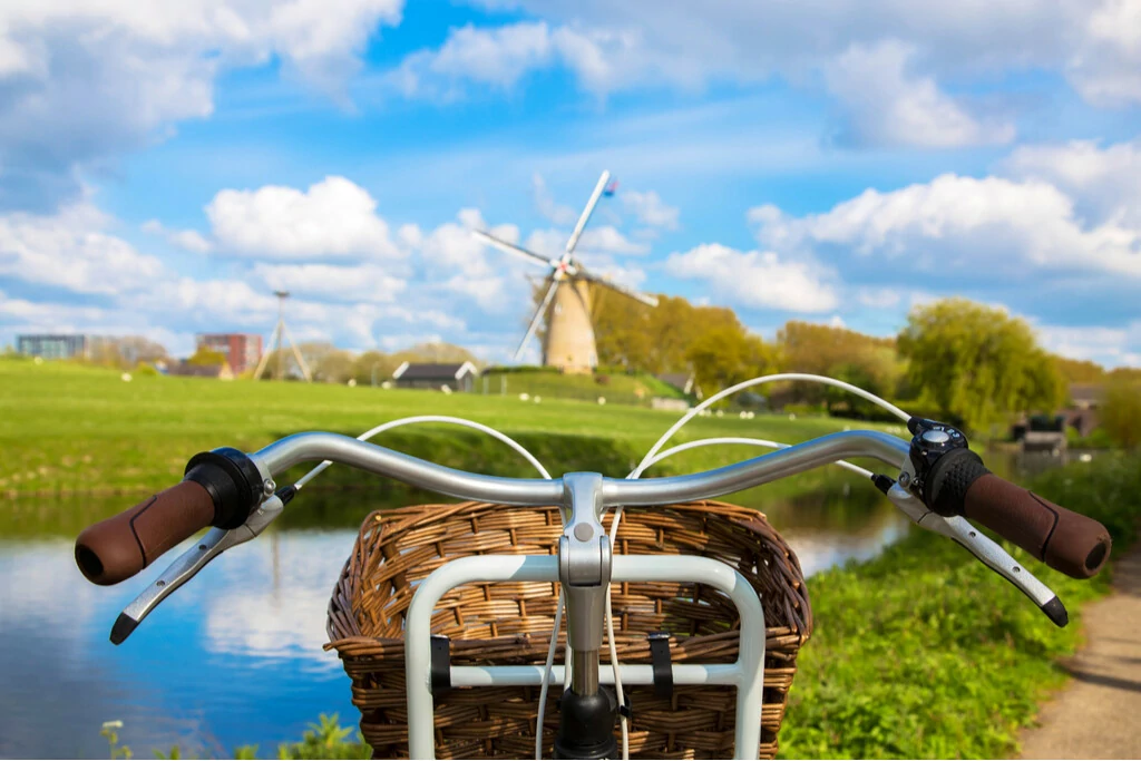 Vélo et moulin à vent aux Pays Bas