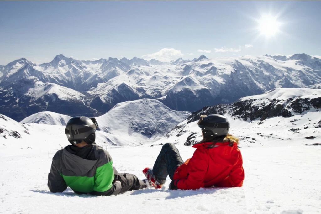 couple alpes françaises ski