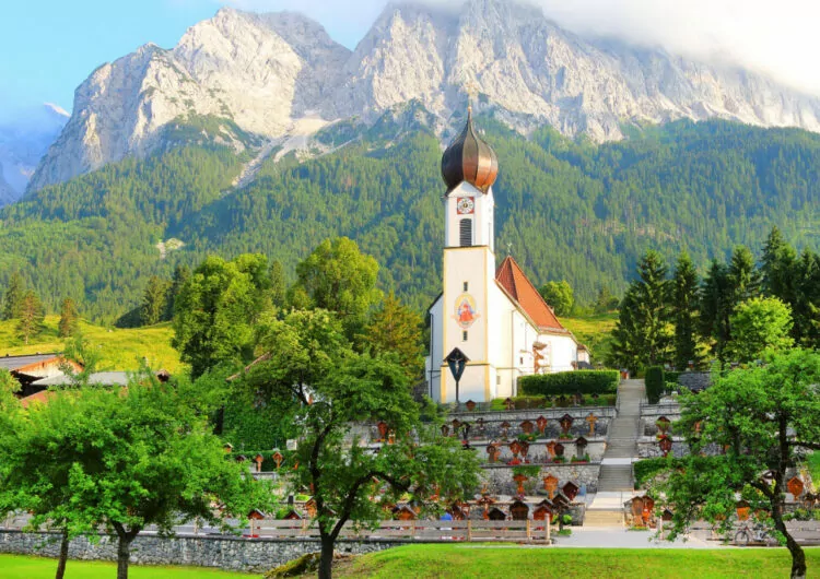 Vue sur église Grainau Garmisch-Partenkirchen