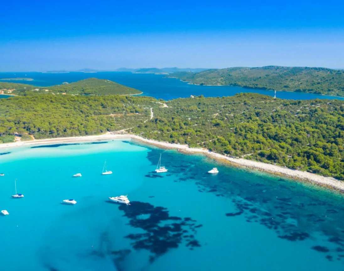 Vue aérienne de la plage de Sakarun