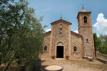 La petite église de Schiaccia, une maison de vacances en Toscane